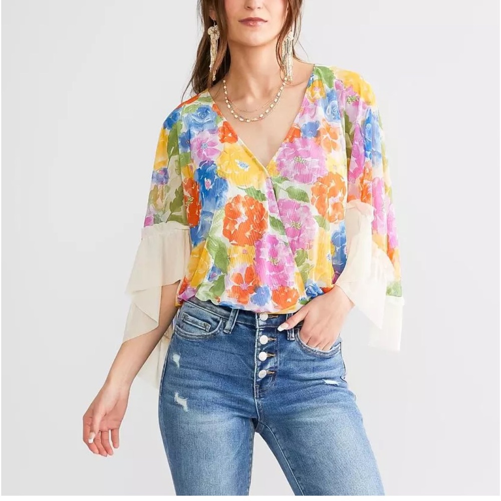 Willow & Root Floral Surplice Mesh Top
Size: X-Small nwt